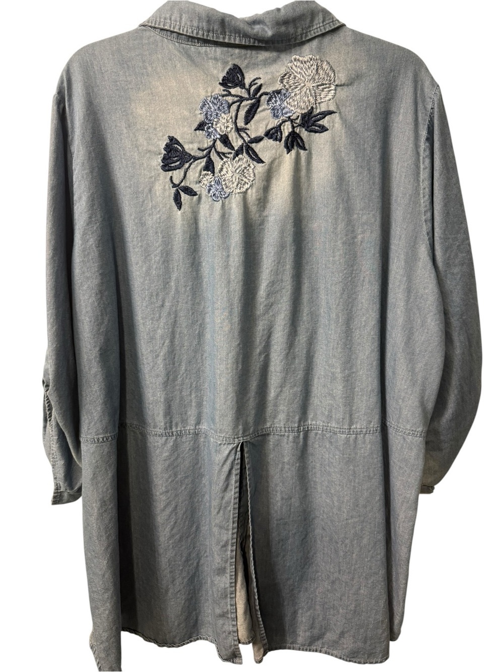 Women’s Allison Brittney Plus Embroidered Floral chambray shirt EUC Size 3X